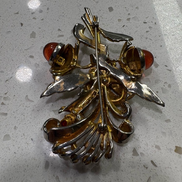 Elegant Gold and Silver Floral Brooch - Picture 6 of 8